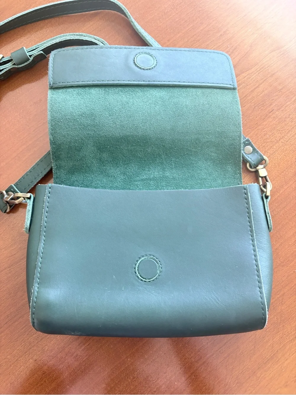 Portland Leather Metro Crossbody Bag in Emerald Green - Picture 5 of 7